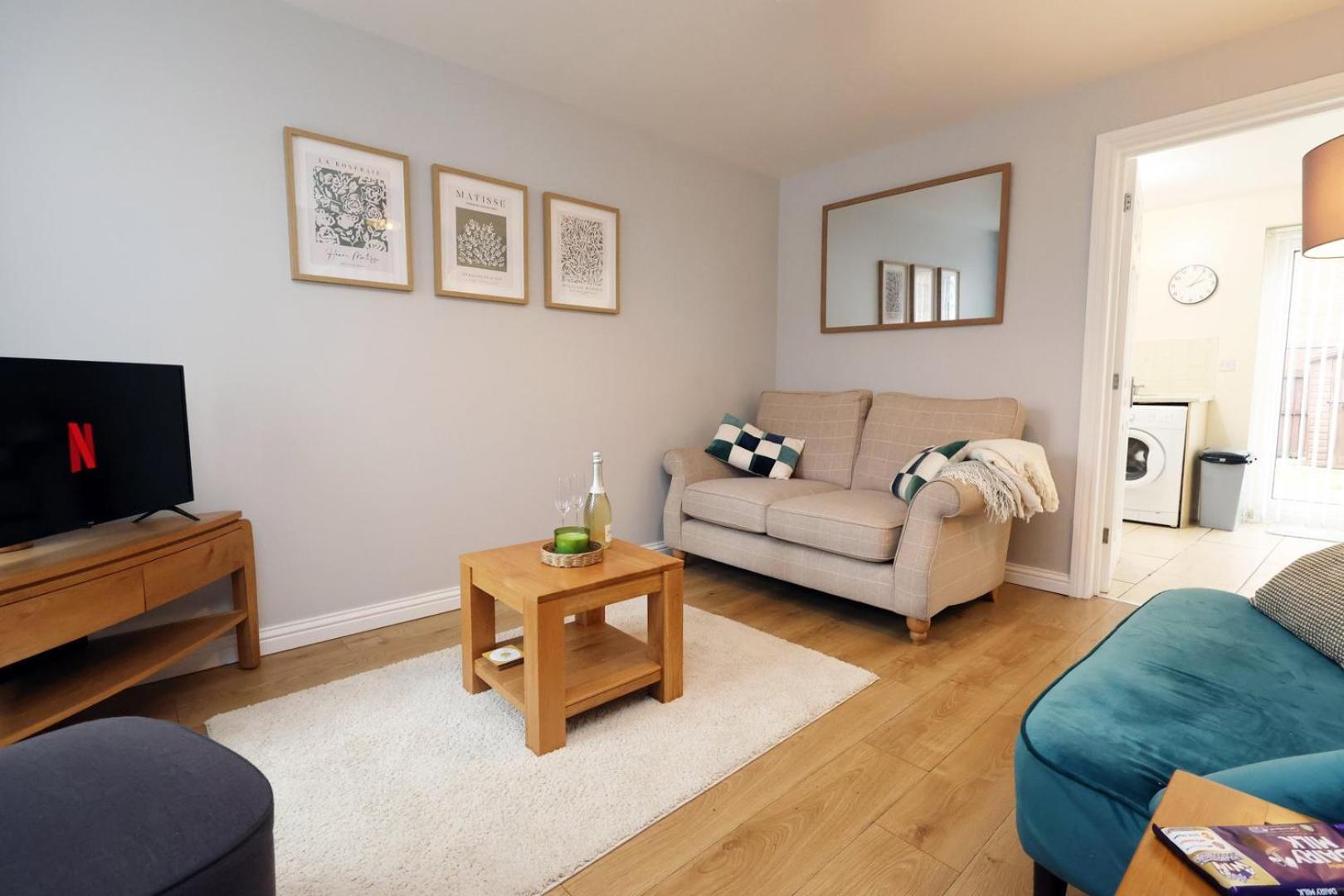Relaxing 2-Bed Coastal Escape In Port Talbot Apartment Exterior photo
